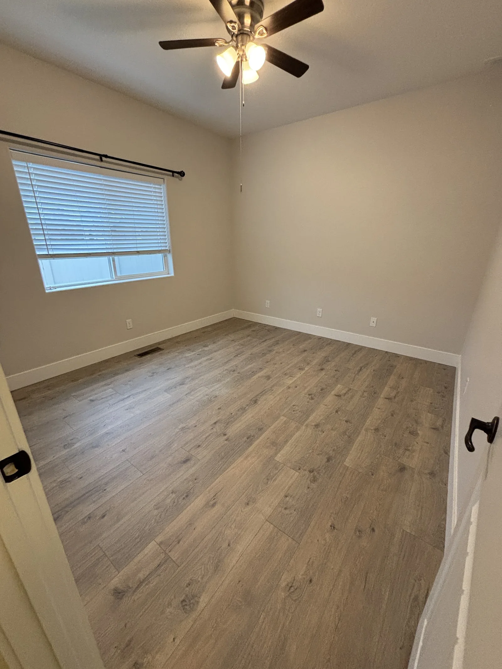 Light wood-look laminate floor in a bedroom